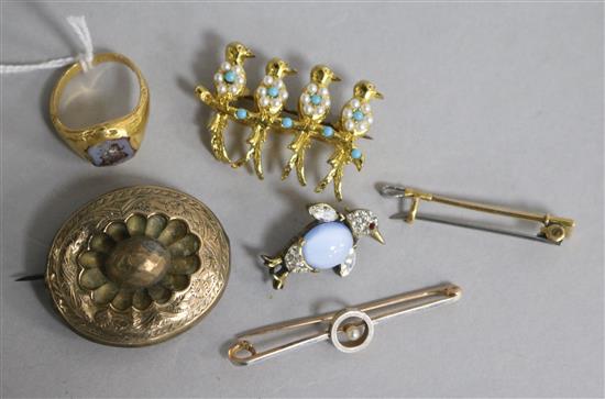 A 19th century gold and sardonyx signet ring, a 15ct gold bar brooch and four other items of jewellery.